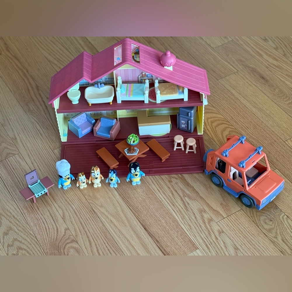 Bluey house and car furniture and figures